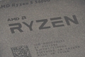 Foto in alta risoluzione del die della APU AMD Ryzen 5 5600G dopo il delidding 
